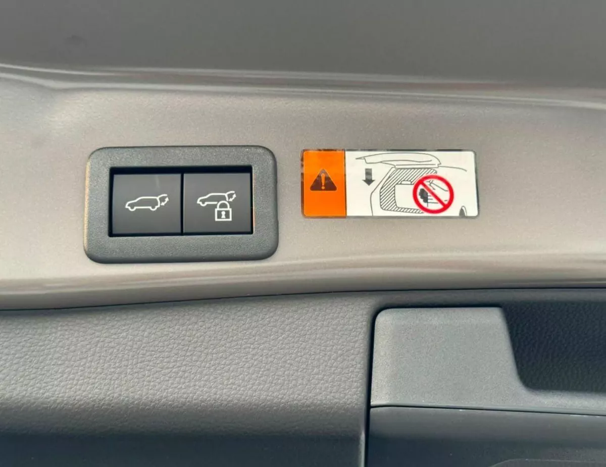 Toyota RAV4 XLE-G MID OPTION || 2.0L PETROL V4 / SUNROOF / DRIVER PWR SEAT / DVD+REAR CAMERA (CODE # RVPXLEO)-5-0