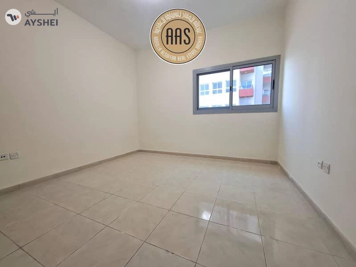 In prime location huge 2bhk with Balcony Wardrobes-11-11