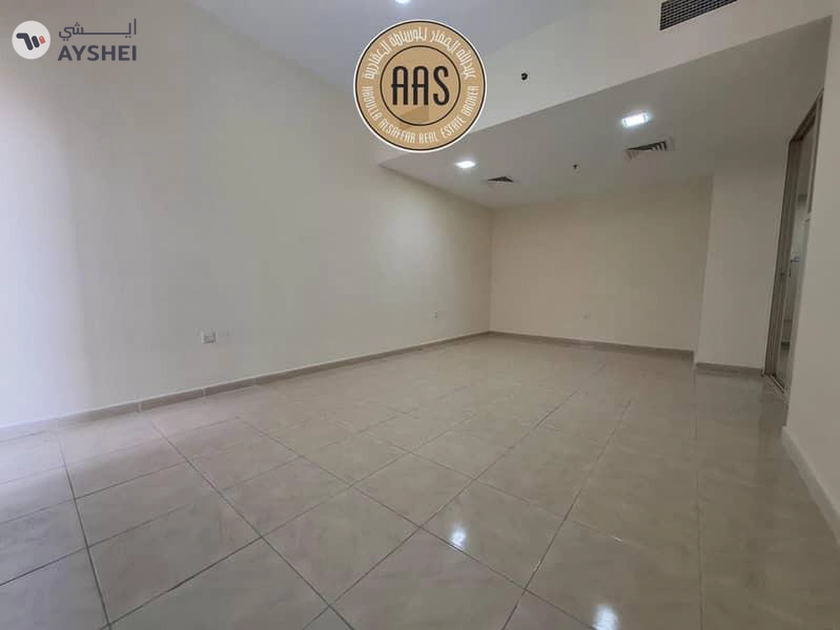 In prime location huge 2bhk with Balcony Wardrobes-5-5