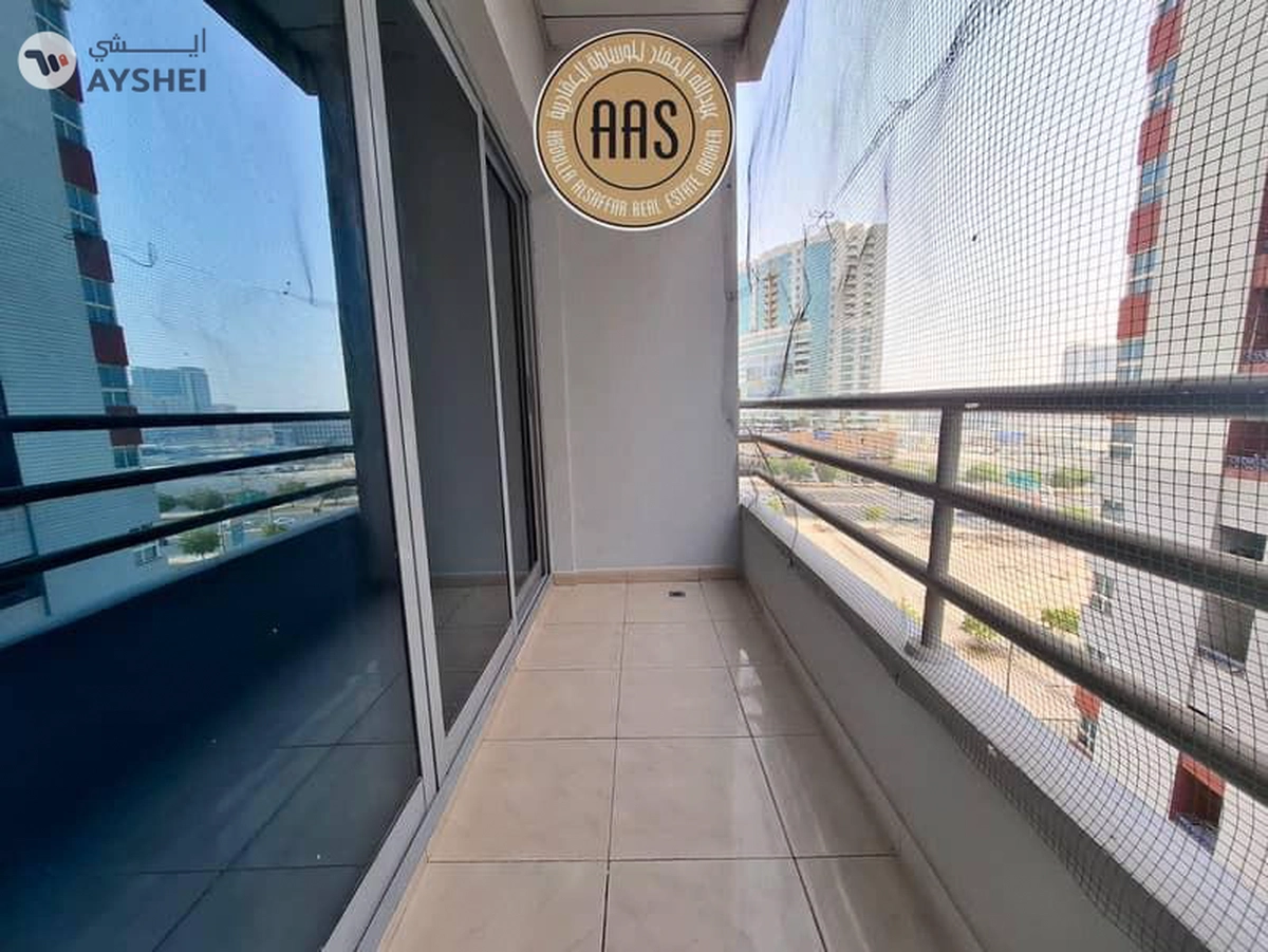 In prime location huge 2bhk with Balcony Wardrobes-8-8