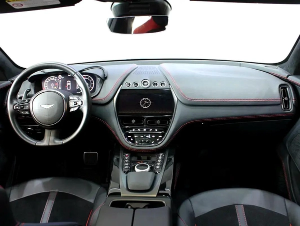 2022 - Aston Martin DBX 550 - Low mileage