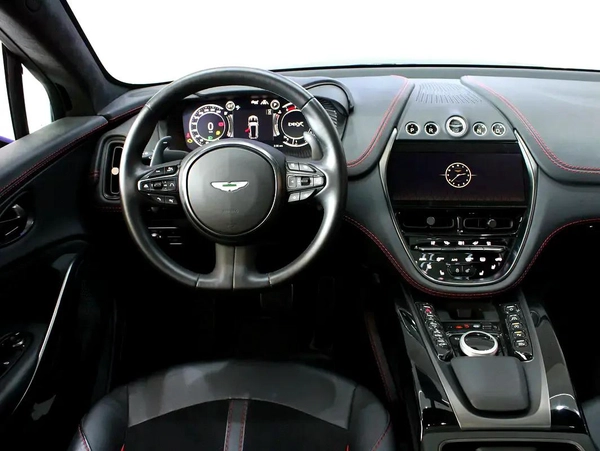 2022 - Aston Martin DBX 550 - Low mileage