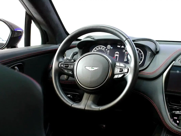 2022 - Aston Martin DBX 550 - Low mileage