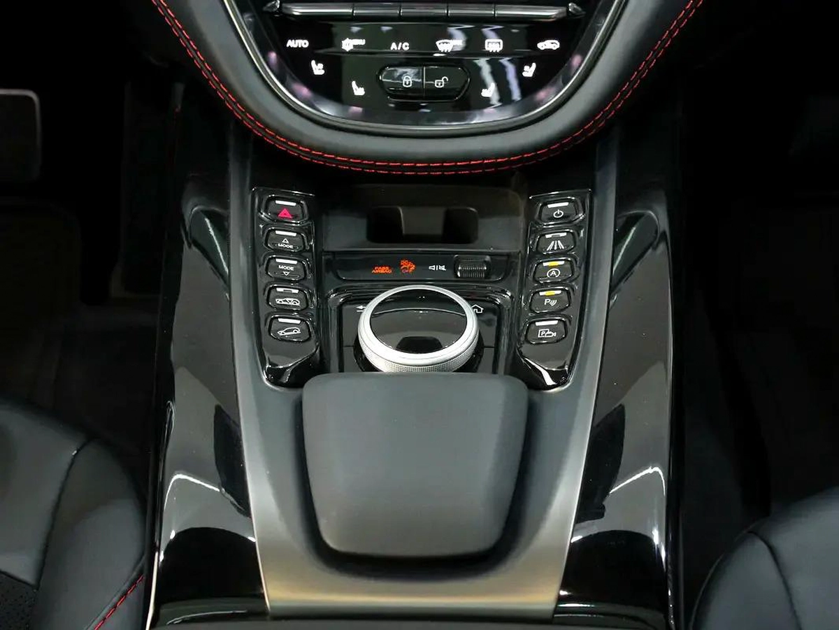 2022 - Aston Martin DBX 550 - Low mileage-3-3