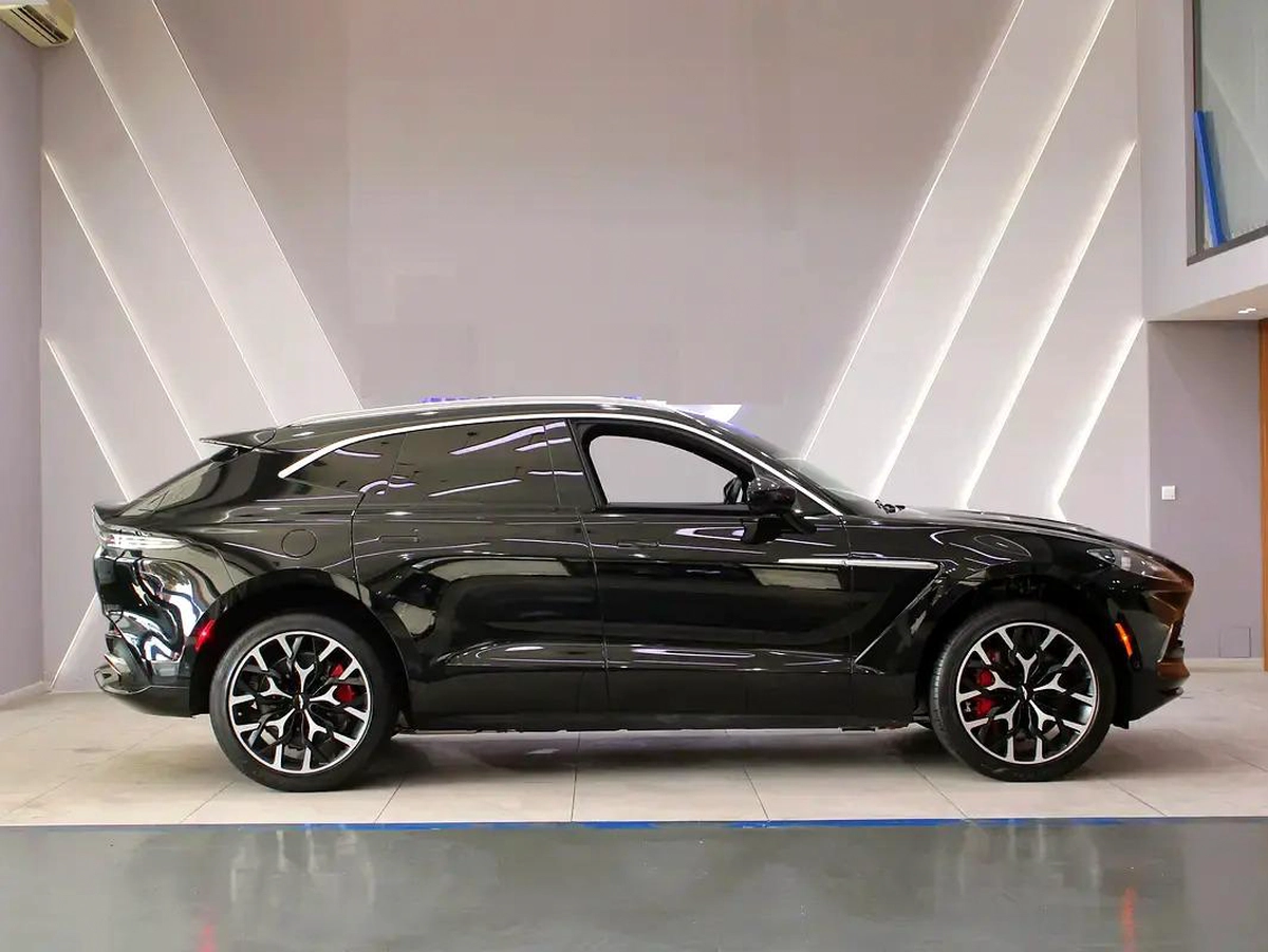 2022 - Aston Martin DBX 550 - Low mileage-16-16