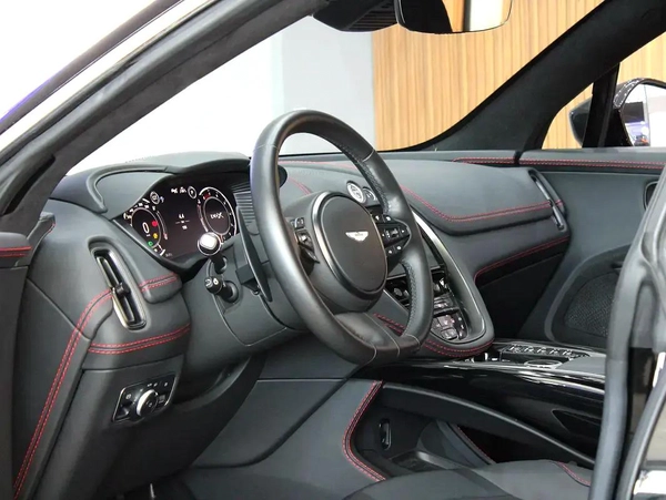 2022 - Aston Martin DBX 550 - Low mileage