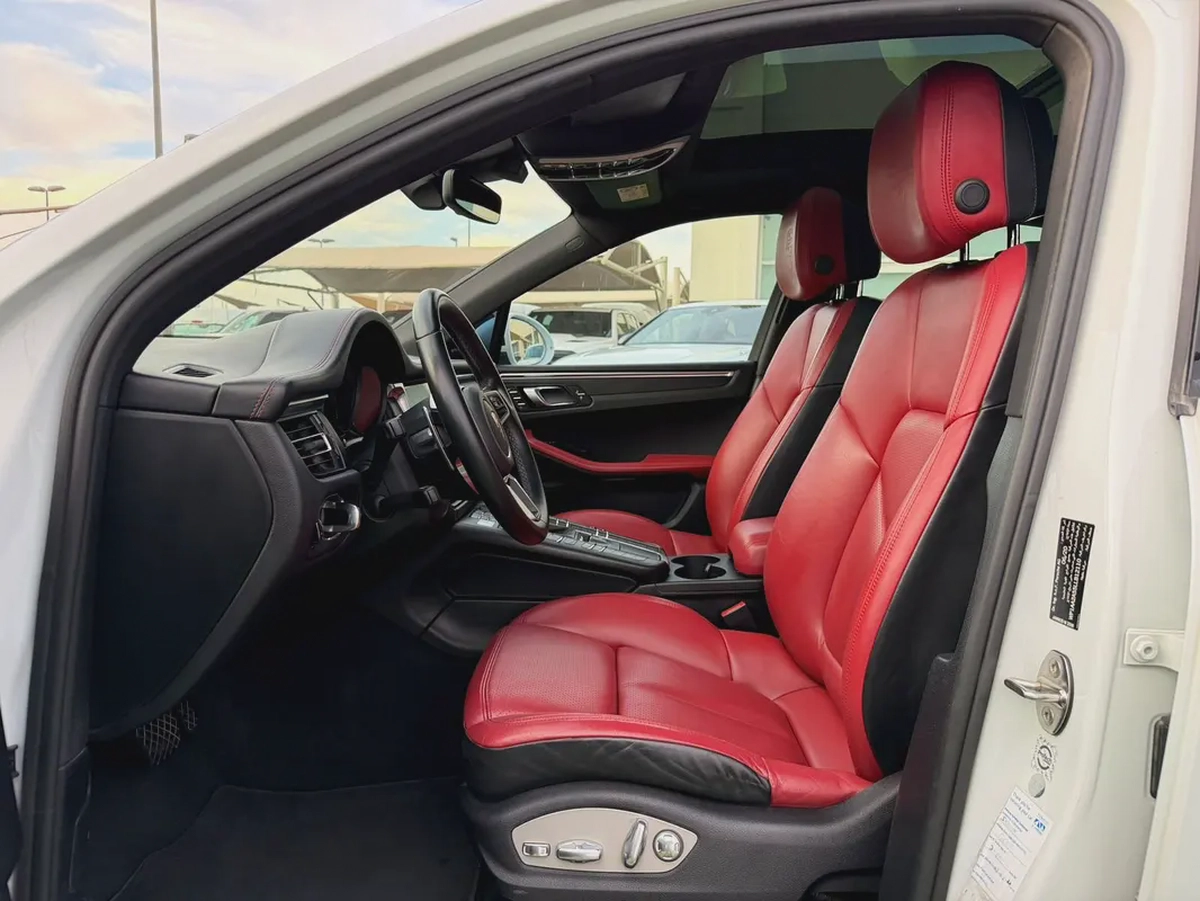 (2020) PORSCHE //MACAN// GCC FULL OPTION -ORIGINAL PAINT--7-7
