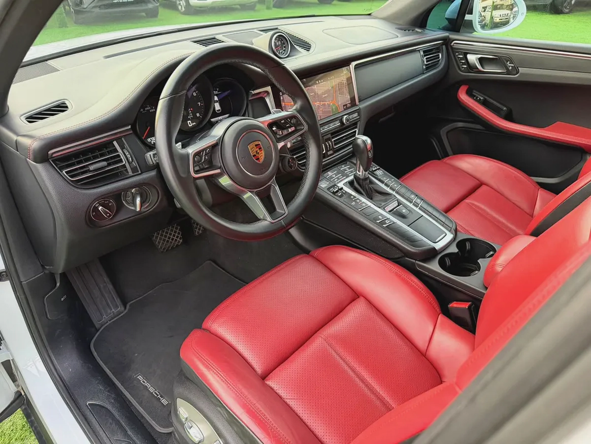 (2020) PORSCHE //MACAN// GCC FULL OPTION -ORIGINAL PAINT--8-8