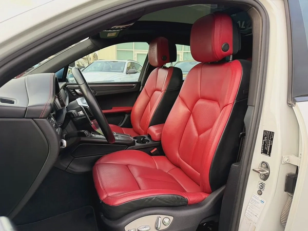 (2020) PORSCHE //MACAN// GCC FULL OPTION -ORIGINAL PAINT-