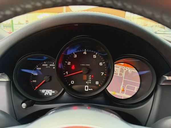 (2020) PORSCHE //MACAN// GCC FULL OPTION -ORIGINAL PAINT-