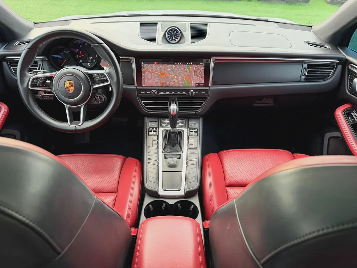 (2020) PORSCHE //MACAN// GCC FULL OPTION -ORIGINAL PAINT--12-12