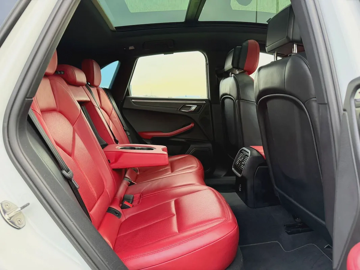 (2020) PORSCHE //MACAN// GCC FULL OPTION -ORIGINAL PAINT--13-13