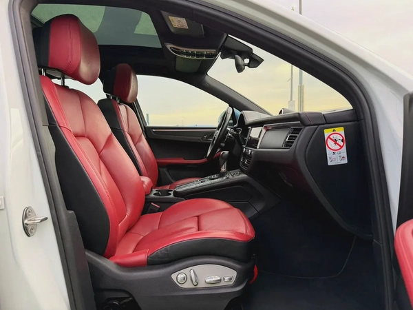 (2020) PORSCHE //MACAN// GCC FULL OPTION -ORIGINAL PAINT-