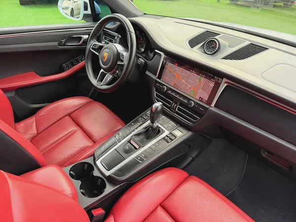 (2020) PORSCHE //MACAN// GCC FULL OPTION -ORIGINAL PAINT-