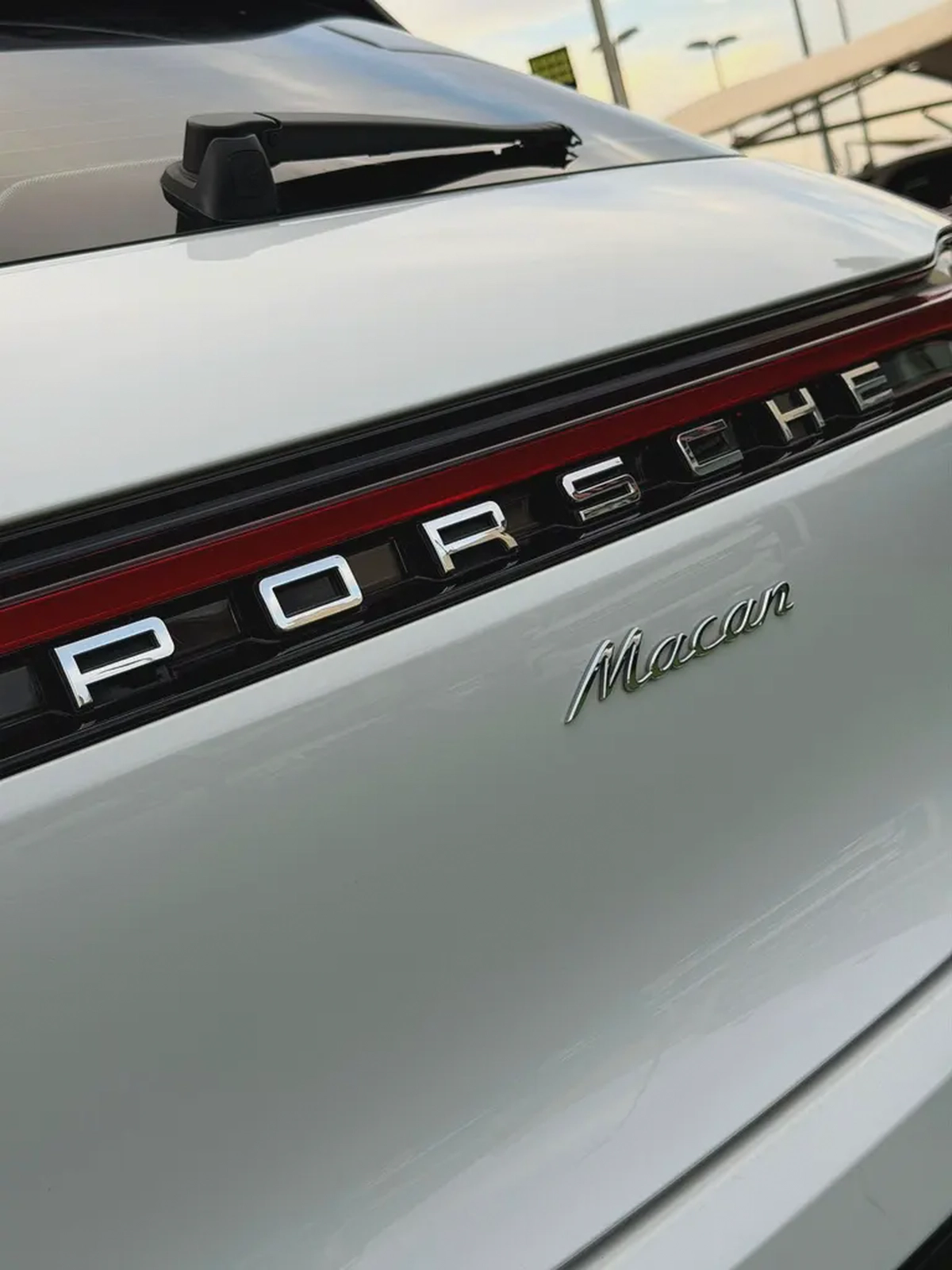 (2020) PORSCHE //MACAN// GCC FULL OPTION -ORIGINAL PAINT--17-17