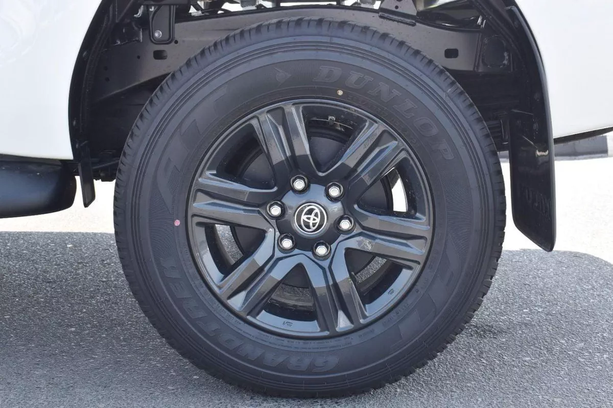 Toyota Hilux SGLX 2.7L V4 PETROL MANUL-17-0