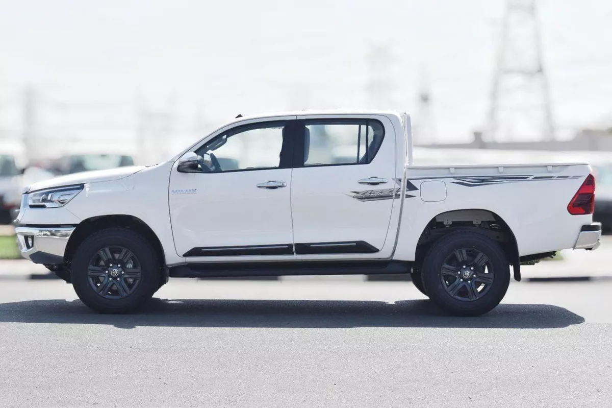 Toyota Hilux SGLX 2.7L V4 PETROL MANUL-3-0