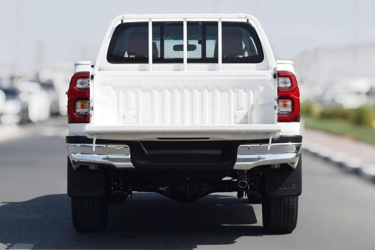 Toyota Hilux SGLX 2.7L V4 PETROL MANUL-5-0