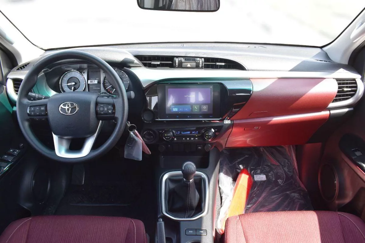 Toyota Hilux SGLX 2.7L V4 PETROL MANUL-6-0