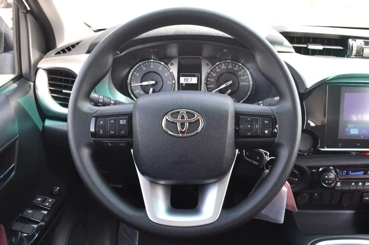 Toyota Hilux SGLX 2.7L V4 PETROL MANUL-8-0