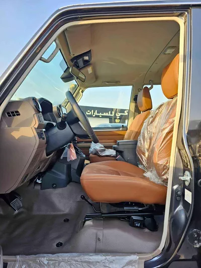 Toyota Land Cruiser Pick Up LX-Z1 LC79 / DOUBLE CABIN AUTOMATIC / 2.8L DIESEL V4 4WD / LETAHER WITH REAR CAMERA / (CODE # LX-Z1)-5