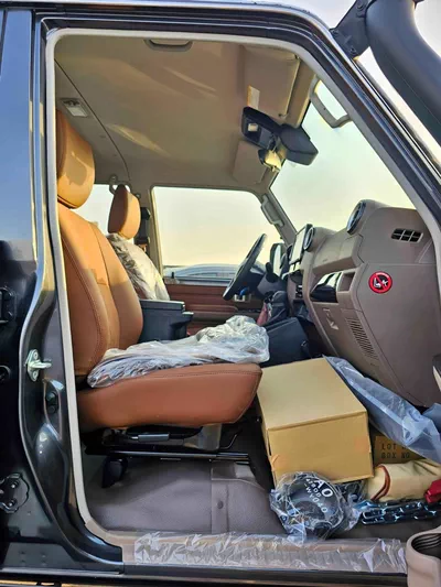 Toyota Land Cruiser Pick Up LX-Z1 LC79 / DOUBLE CABIN AUTOMATIC / 2.8L DIESEL V4 4WD / LETAHER WITH REAR CAMERA / (CODE # LX-Z1)-6