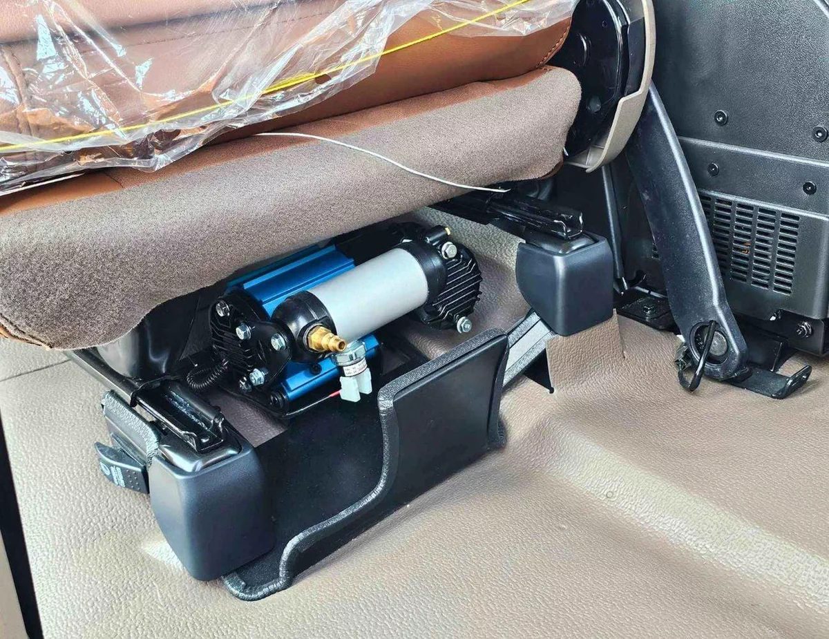Toyota Land Cruiser Pick Up LX-Z1 LC79 / DOUBLE CABIN AUTOMATIC / 2.8L DIESEL V4 4WD / LETAHER WITH REAR CAMERA / (CODE # LX-Z1)-18-0