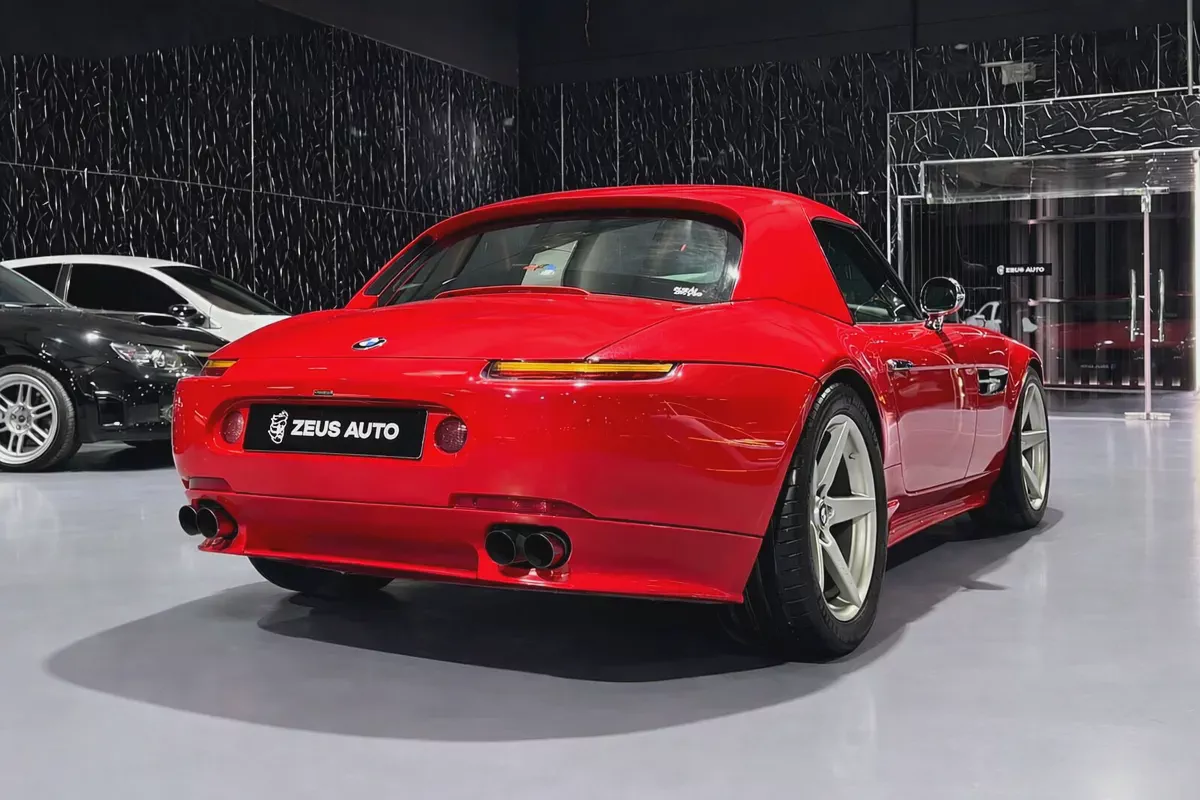 BMW Z8 2002 | GCC Specs | Excellent | 4.9L  V8 | 6 Speed Manual-3-3