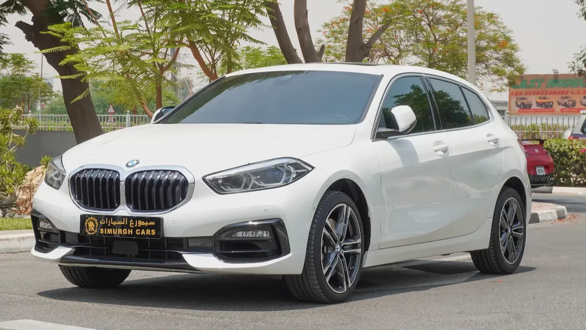 BMW 120i 2024!! KOREAN SPECS!! LOW MILEAGE !! TWO YEARS WARRANTY!!-2-2