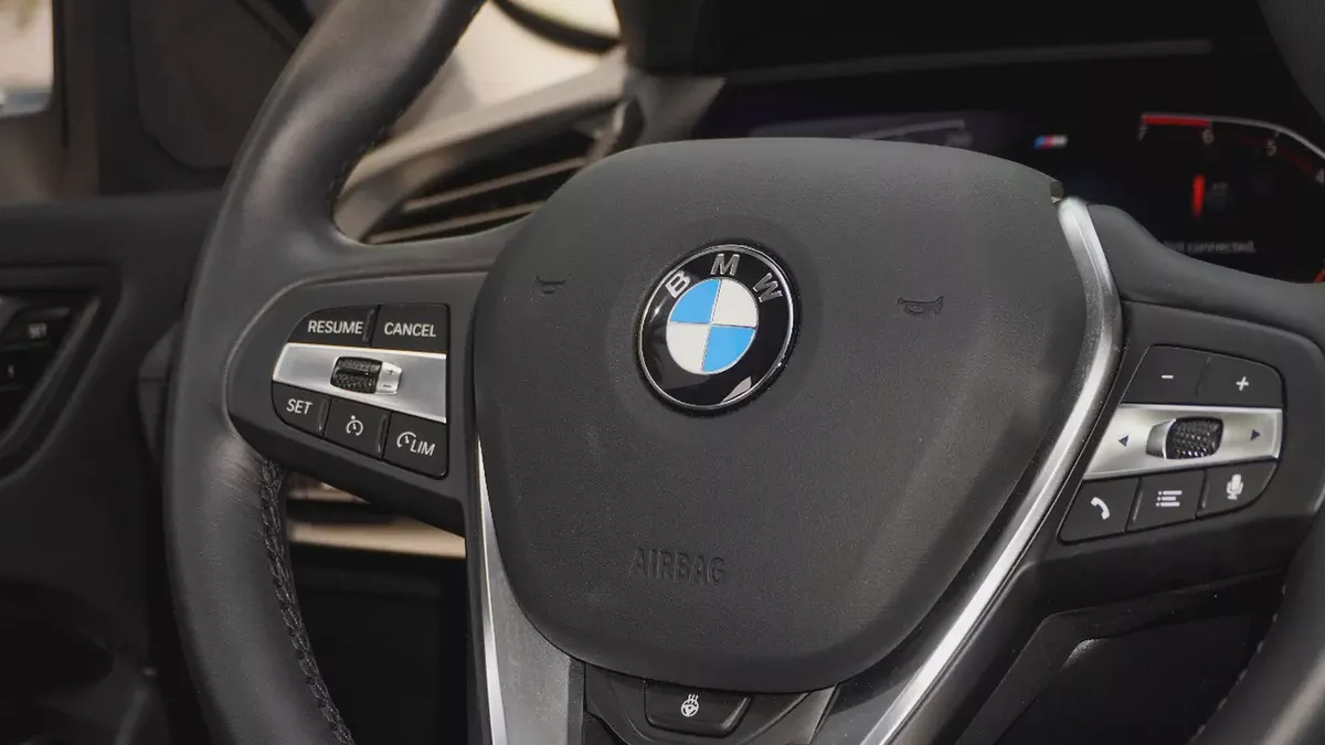 BMW 120i 2024!! KOREAN SPECS!! LOW MILEAGE !! TWO YEARS WARRANTY!!-5-5