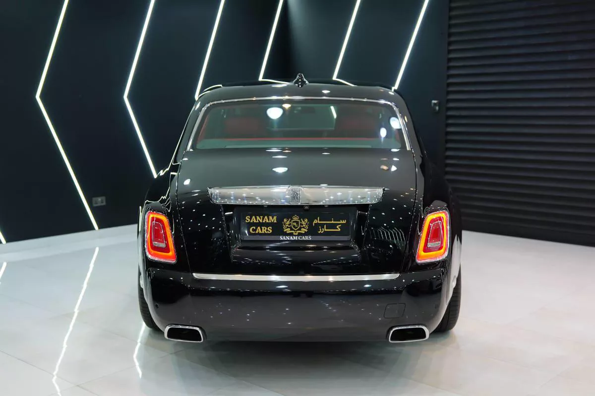 Rolls-Royce Phantom VIII-1-1