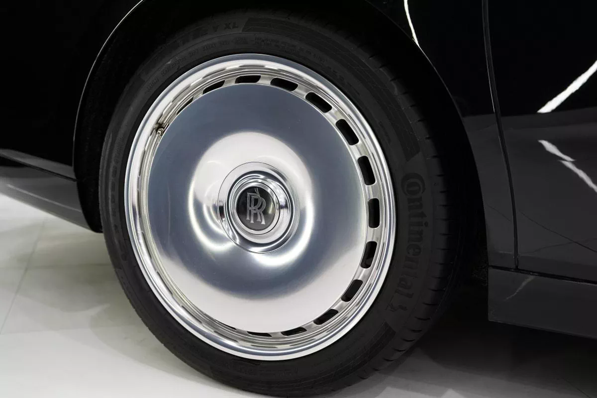 Rolls-Royce Phantom VIII-7-7