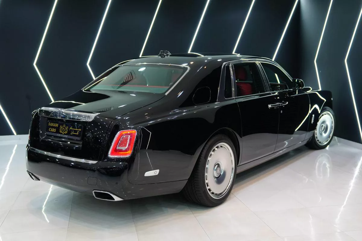 Rolls-Royce Phantom VIII-5-5