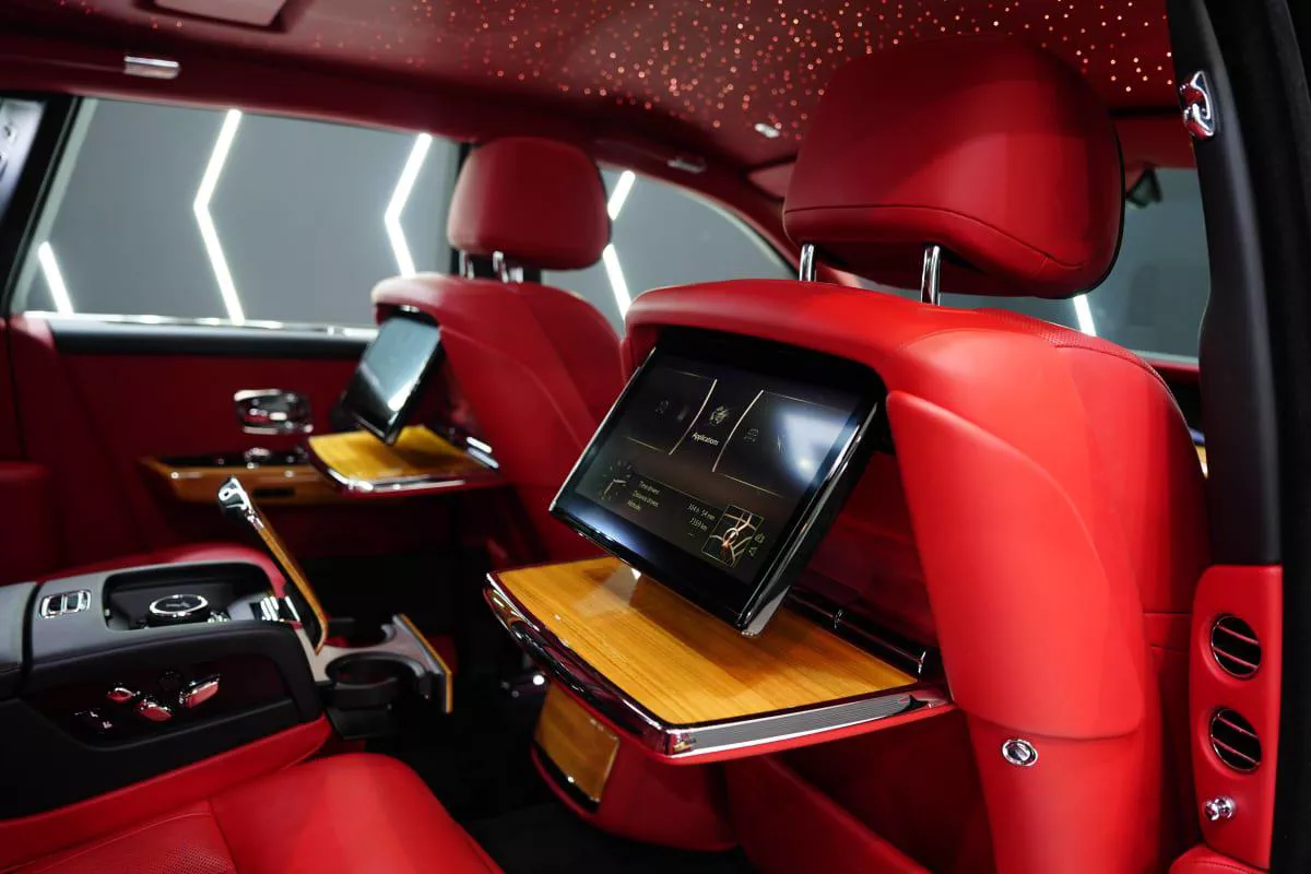Rolls-Royce Phantom VIII-12-12