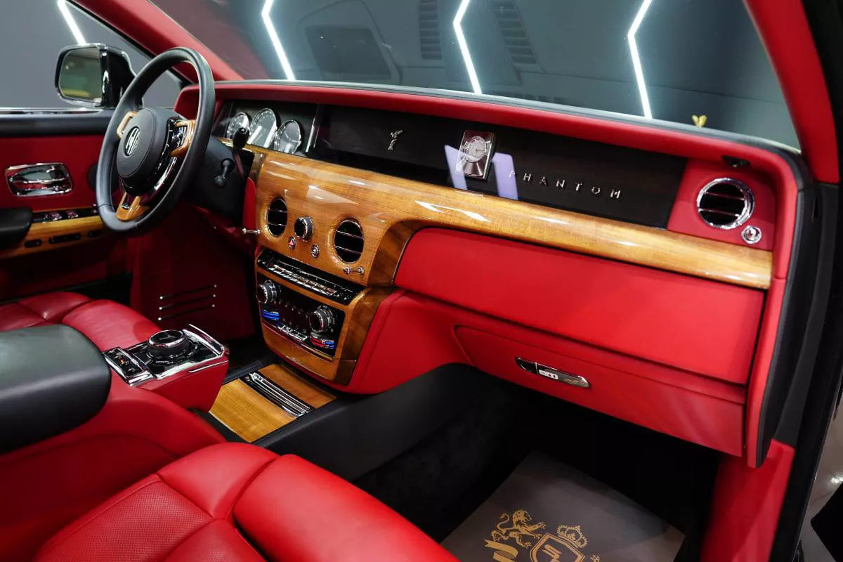 Rolls-Royce Phantom VIII-2-2