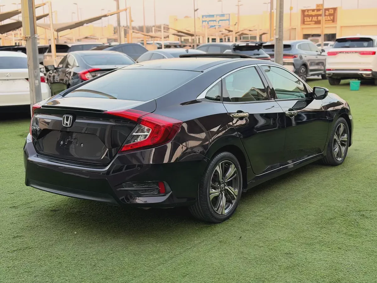 HONDA CIVIC—2020–GCC—FULL OPTION_FREE ACCIDENT—LOW MILAGE ——EXCELLENT CONDITION-4-4