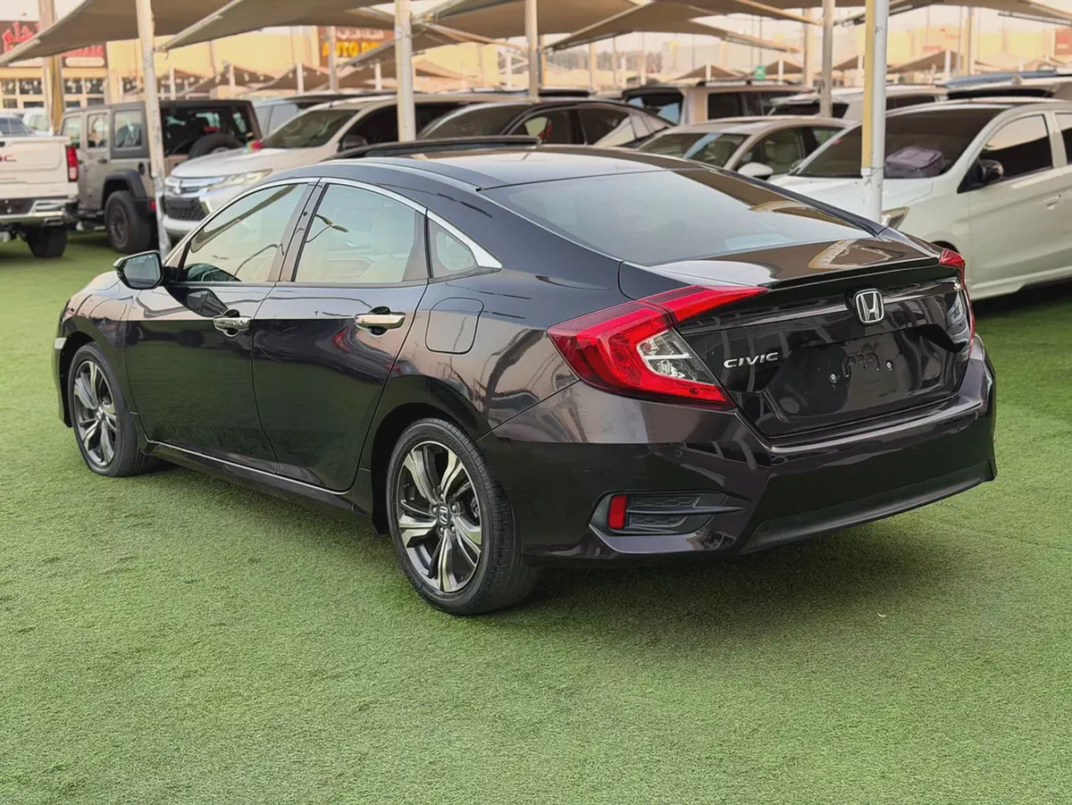 HONDA CIVIC—2020–GCC—FULL OPTION_FREE ACCIDENT—LOW MILAGE ——EXCELLENT CONDITION-5-5