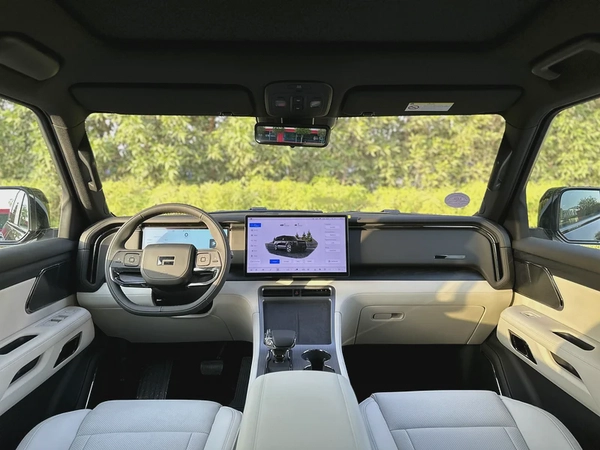 ROX 01 7 Seats / Export /  2025  /  HYBRID / Long-Range