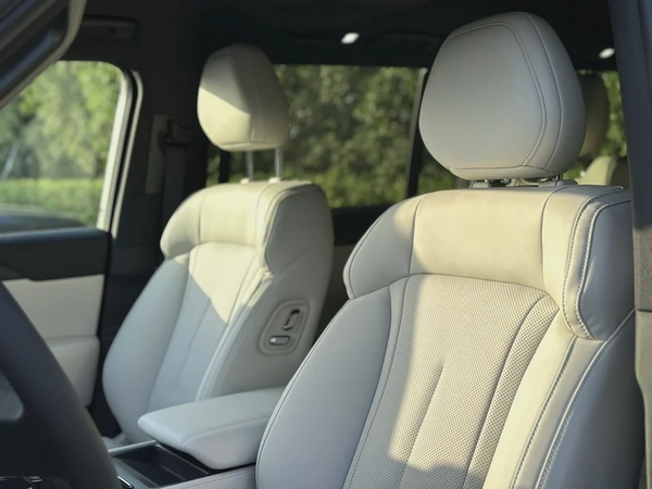 ROX 01 7 Seats / Export /  2025  /  HYBRID / Long-Range