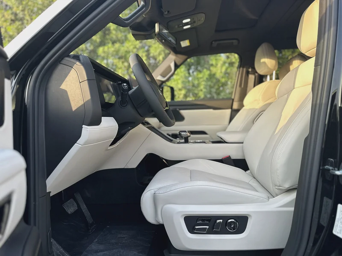ROX 01 7 Seats / Export /  2025  /  HYBRID / Long-Range-16-16