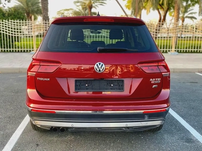 2017 Volkswagen Tiguan R-Line | GCC Specs | ACCIDNT free | top of the range-9