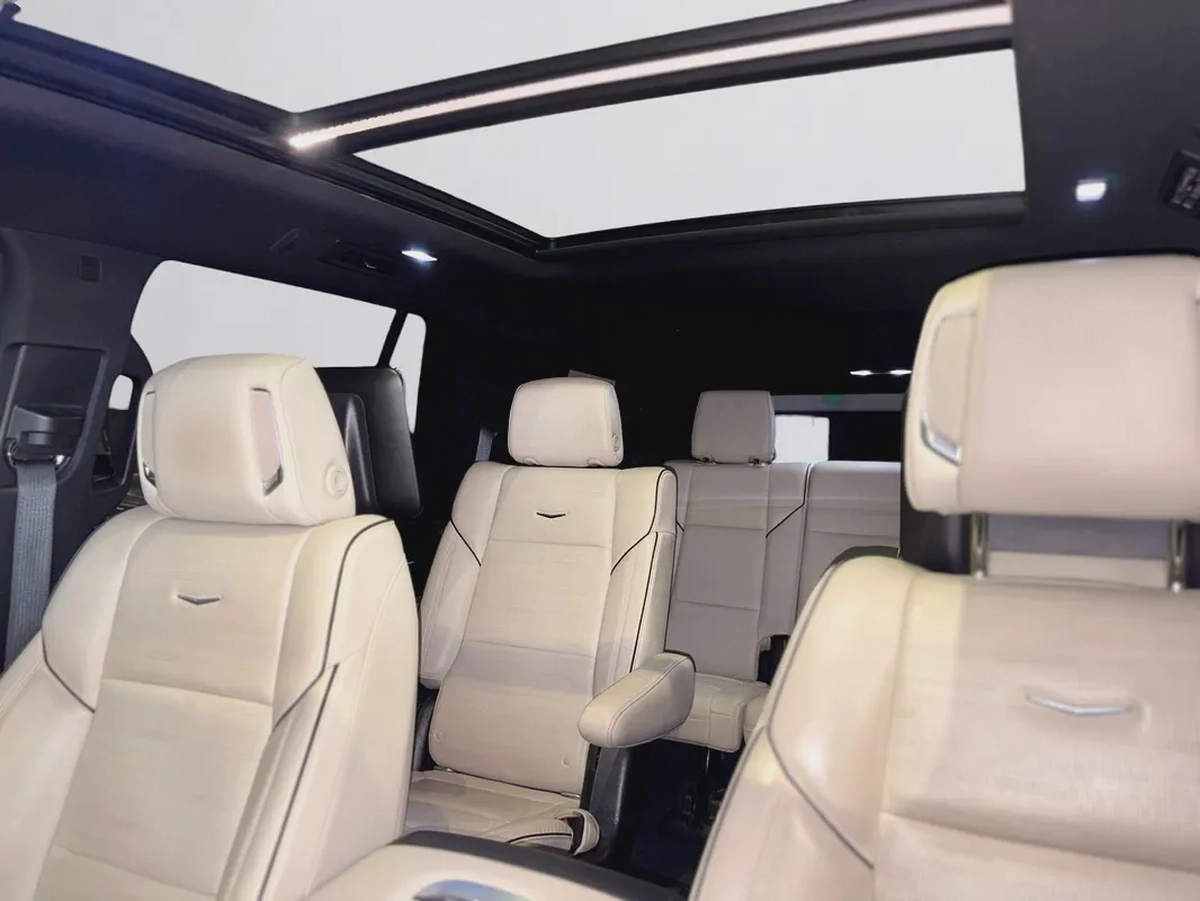 AED 3,520 P.M | 0% DOWN PAYMENT | CADILLAC ESCALADE SPORT LUXURY | 6.2L V8 4WD | FULL SERVICE HISTOR