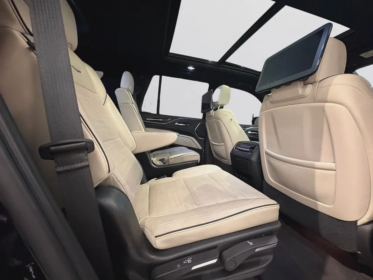 AED 3,520 P.M | 0% DOWN PAYMENT | CADILLAC ESCALADE SPORT LUXURY | 6.2L V8 4WD | FULL SERVICE HISTOR