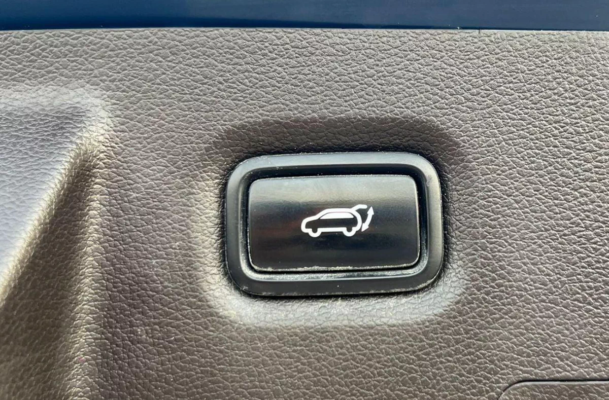 Hyundai Santa Fe SEL 2020 Hyundai Santafe Full Option Panoramic View - 2.4L V4 - With Radar & Sensor --16-0
