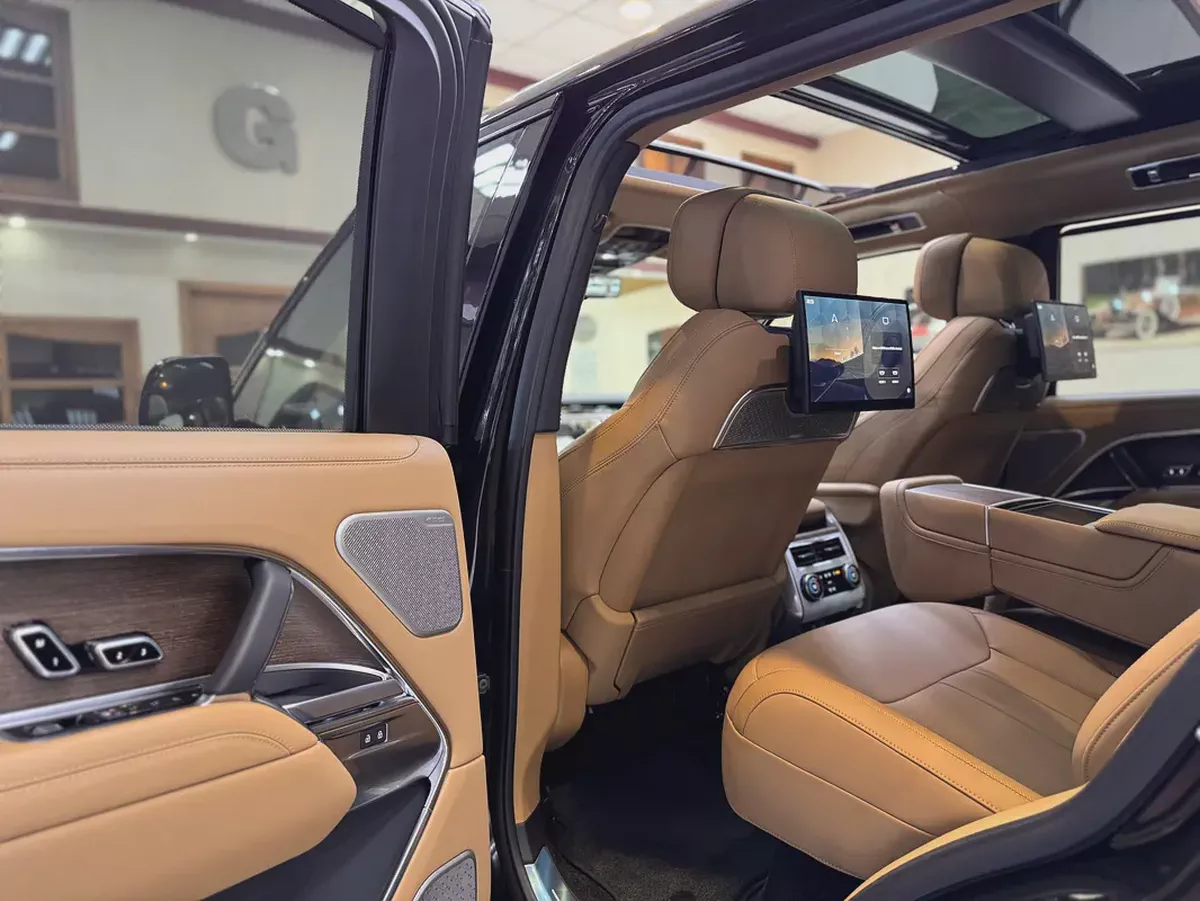 AUTOBIOGRAPHY P530 / GCC / FULLY LOADED / BRAND NEW / 5 YEARS WARRANTY-18-18