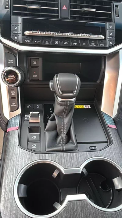 Toyota Land Cruiser VXR-10