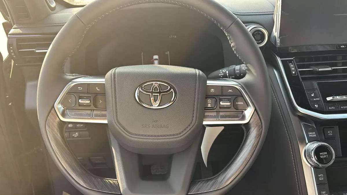 Toyota Land Cruiser VXR-1-0