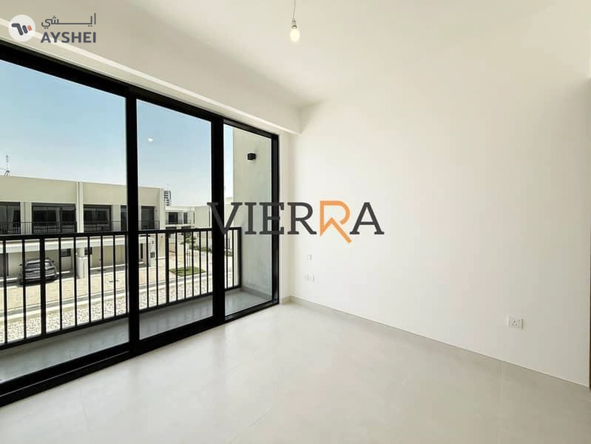 Brand New | Single Row | Close to Facilities-4-4