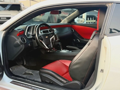 (2015) CHEVROLET CAMARO //GCC//FULL OPTION//LOW MILLAGE//ORIGINAL PAINT//EXCELLENT CONDITION//-9