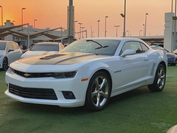 (2015) CHEVROLET CAMARO //GCC//FULL OPTION//LOW MILLAGE//ORIGINAL PAINT//EXCELLENT CONDITION//